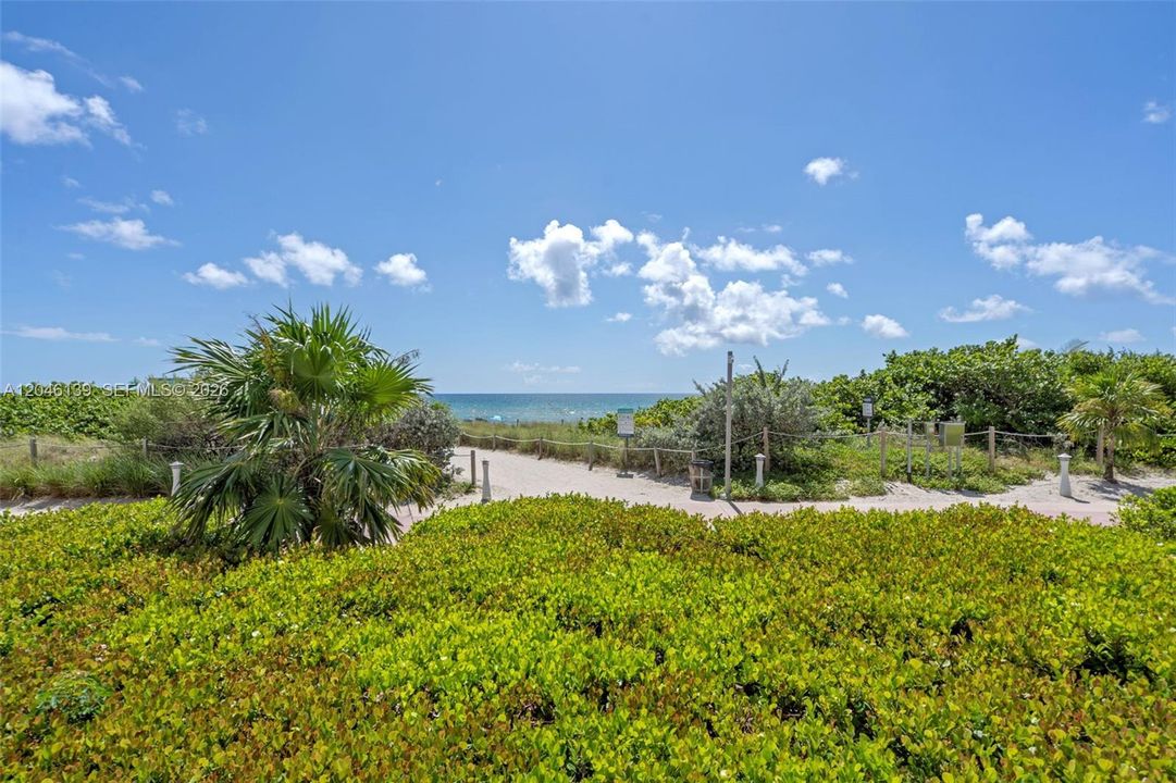 For Sale: $575,000 (1 beds, 1 baths, 812 Square Feet)