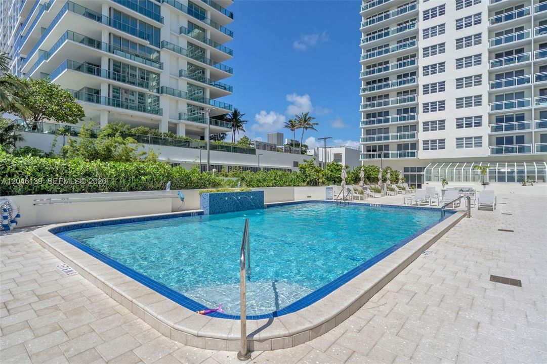 For Sale: $575,000 (1 beds, 1 baths, 812 Square Feet)