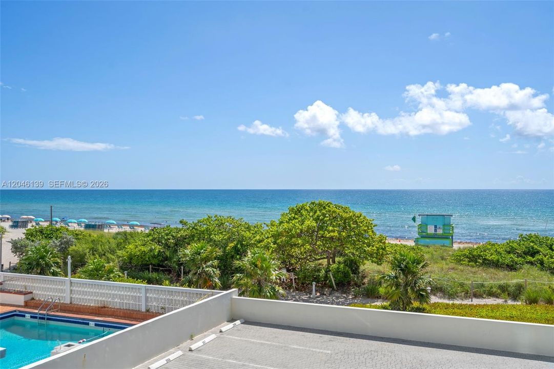 For Sale: $575,000 (1 beds, 1 baths, 812 Square Feet)