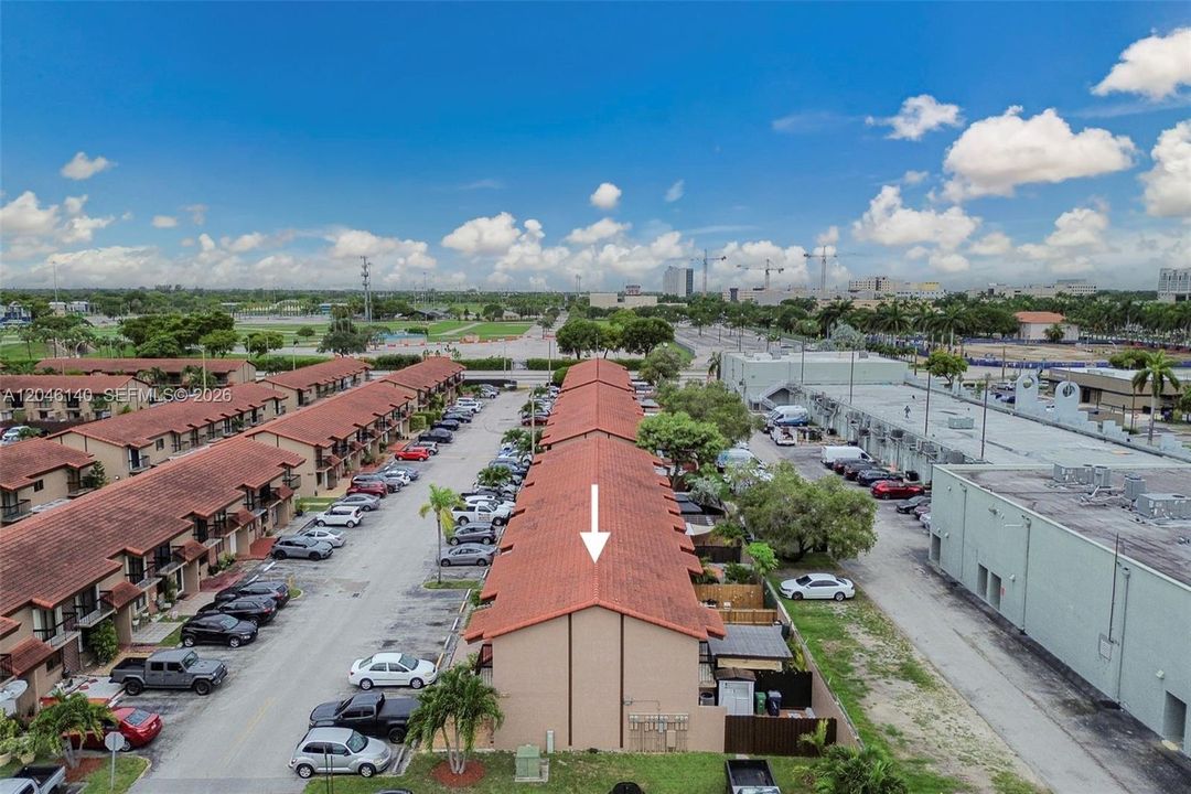 For Sale: $350,000 (3 beds, 2 baths, 987 Square Feet)