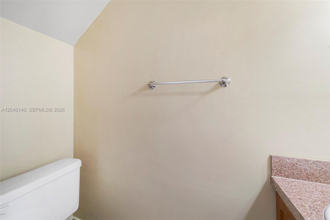 For Sale: $350,000 (3 beds, 2 baths, 987 Square Feet)