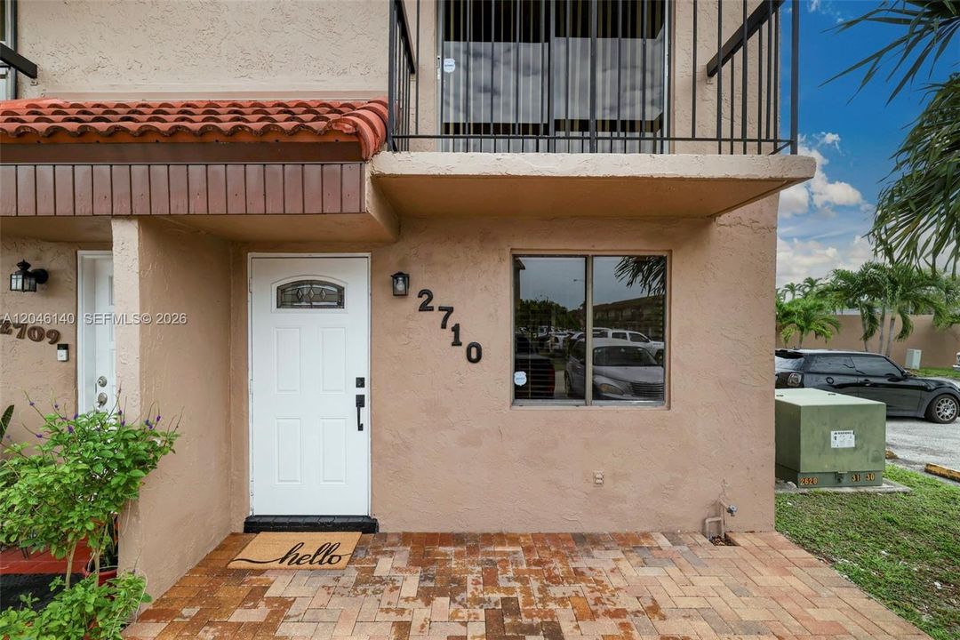 For Sale: $350,000 (3 beds, 2 baths, 987 Square Feet)