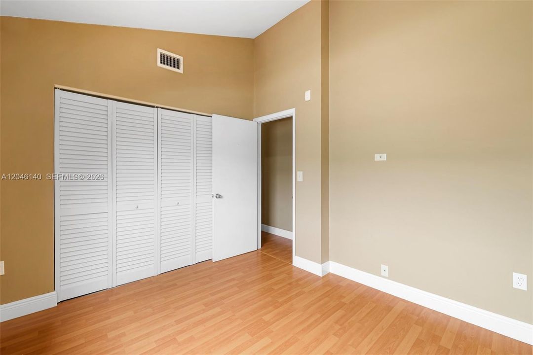 For Sale: $350,000 (3 beds, 2 baths, 987 Square Feet)