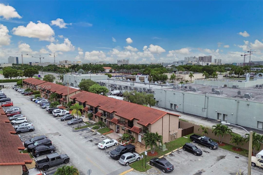 For Sale: $350,000 (3 beds, 2 baths, 987 Square Feet)