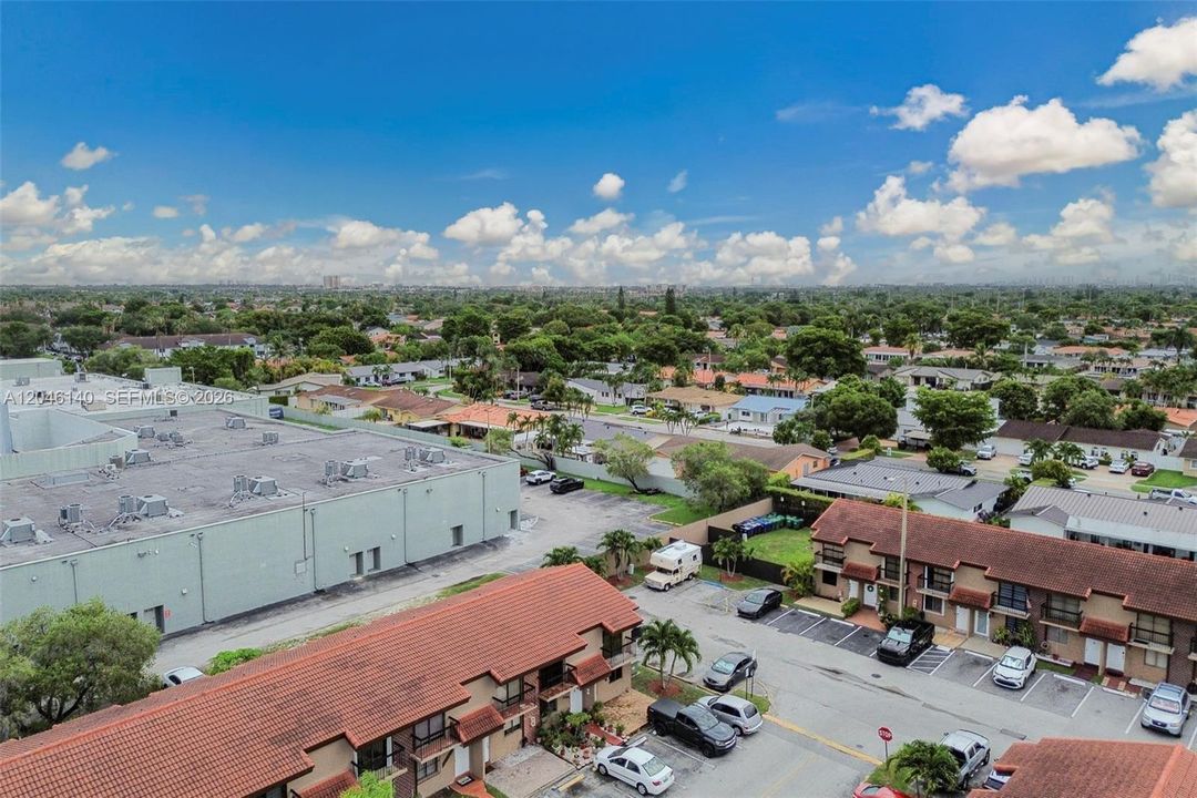For Sale: $350,000 (3 beds, 2 baths, 987 Square Feet)