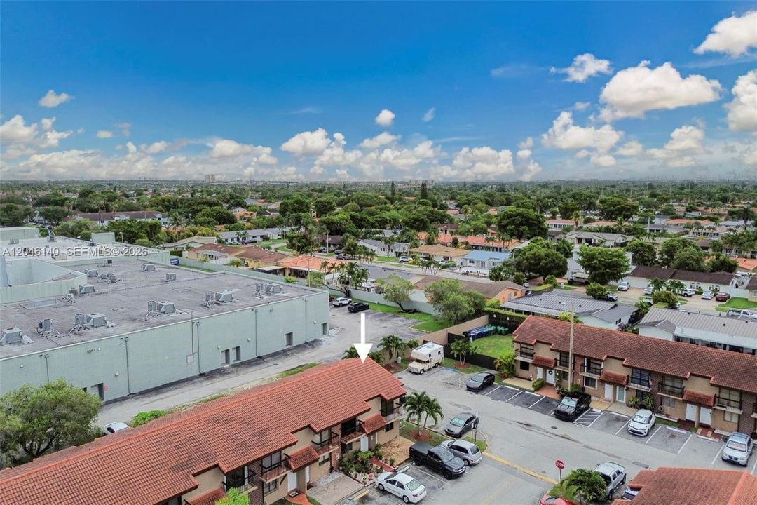 For Sale: $350,000 (3 beds, 2 baths, 987 Square Feet)