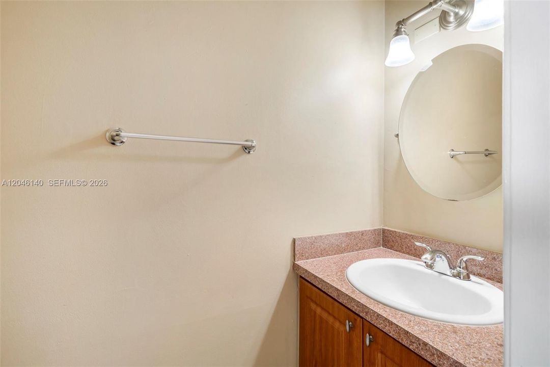 For Sale: $350,000 (3 beds, 2 baths, 987 Square Feet)