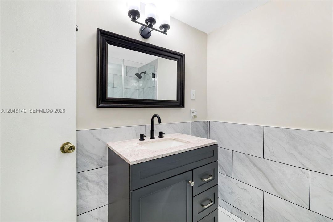 For Sale: $350,000 (3 beds, 2 baths, 987 Square Feet)
