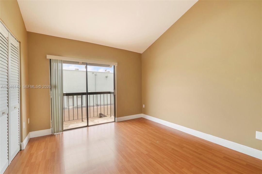 For Sale: $350,000 (3 beds, 2 baths, 987 Square Feet)