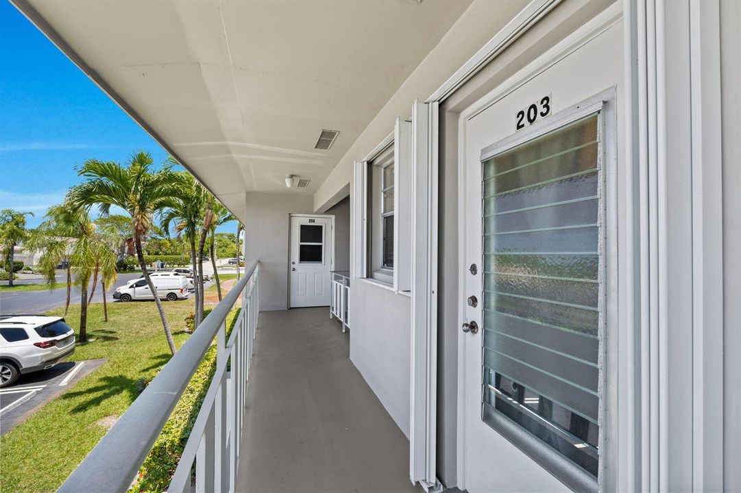 1-web-or-mls-A7409328