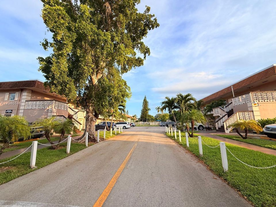 For Rent: $2,200 (2 beds, 2 baths, 1055 Square Feet)
