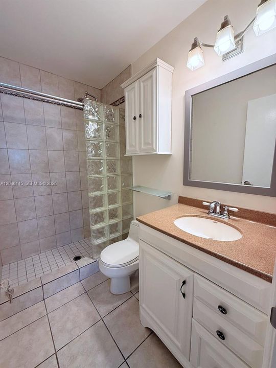 For Rent: $2,200 (2 beds, 2 baths, 1055 Square Feet)