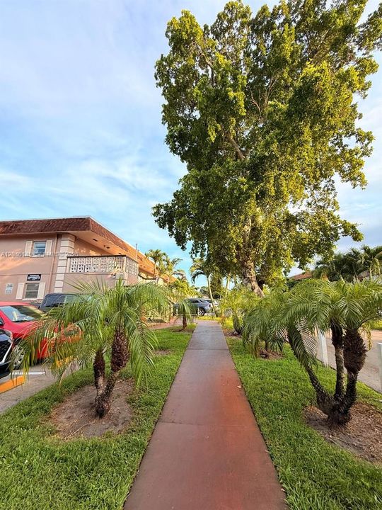 For Rent: $2,200 (2 beds, 2 baths, 1055 Square Feet)