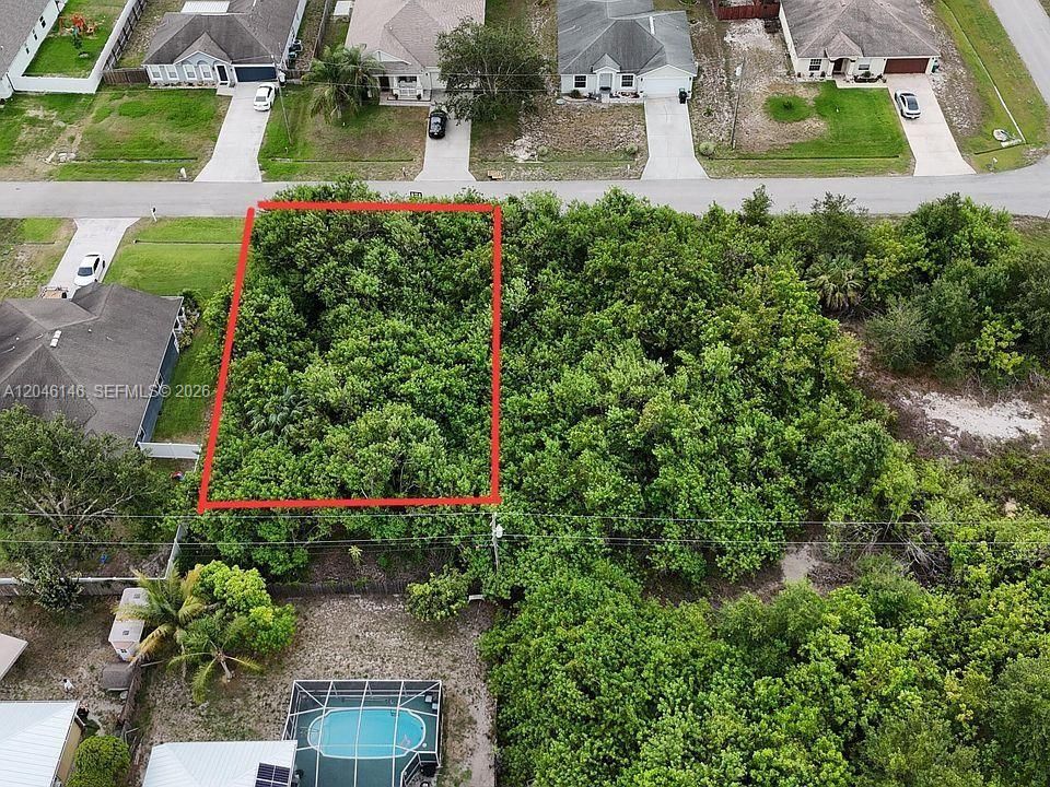 На продажу: $169,900 (0.23 acres)