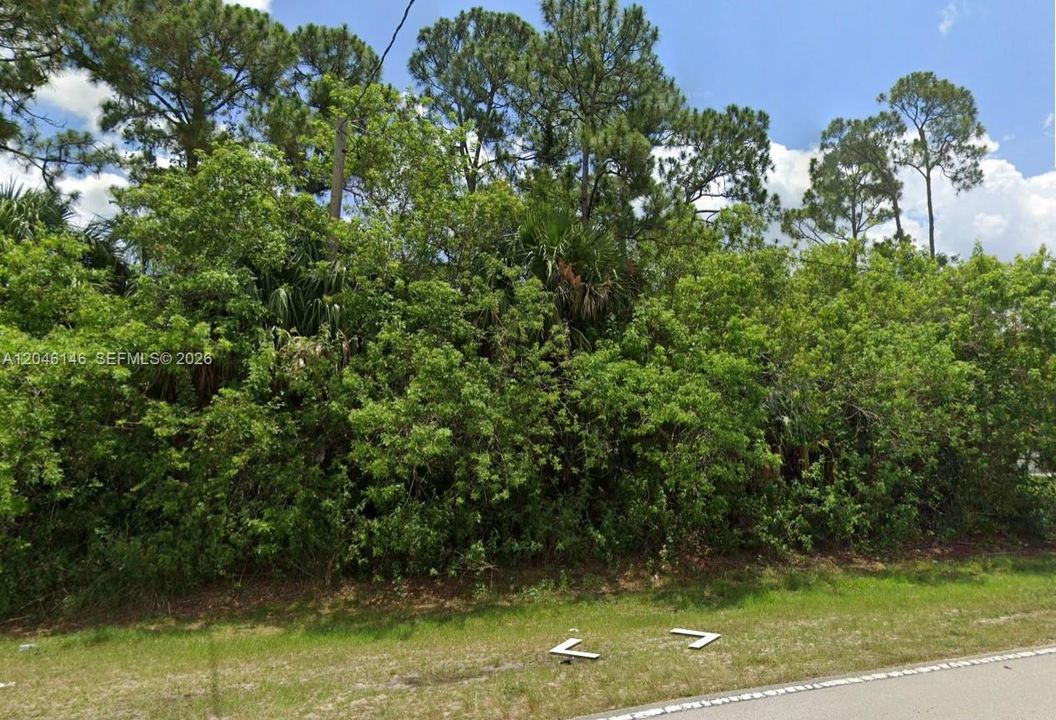 На продажу: $169,900 (0.23 acres)