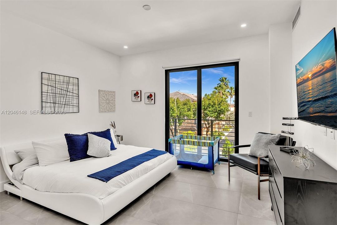 En Renta: $4,950 (3 camas, 3 baños, 1780 Pies cuadrados)