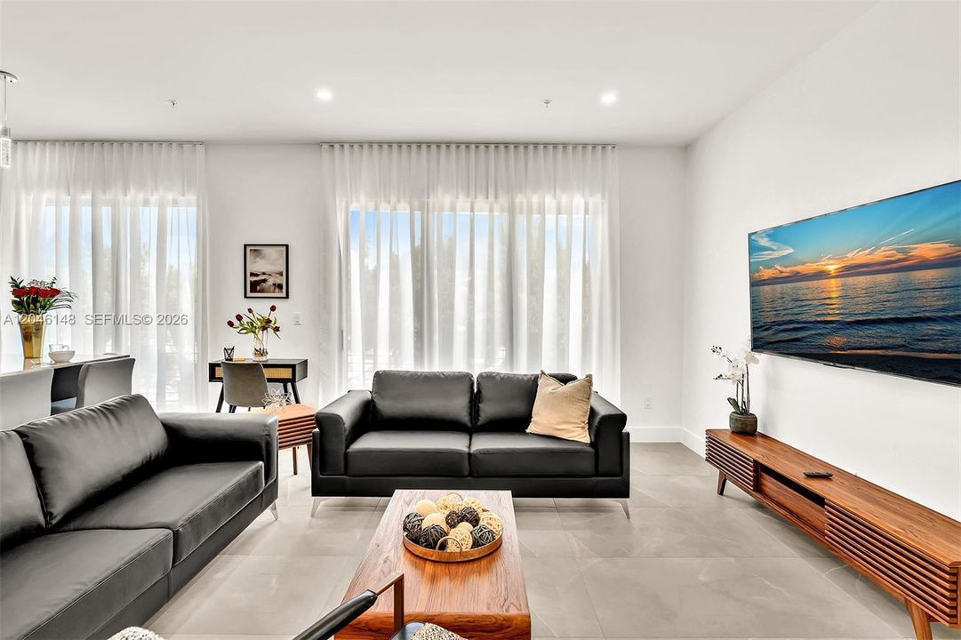 En Renta: $4,950 (3 camas, 3 baños, 1780 Pies cuadrados)
