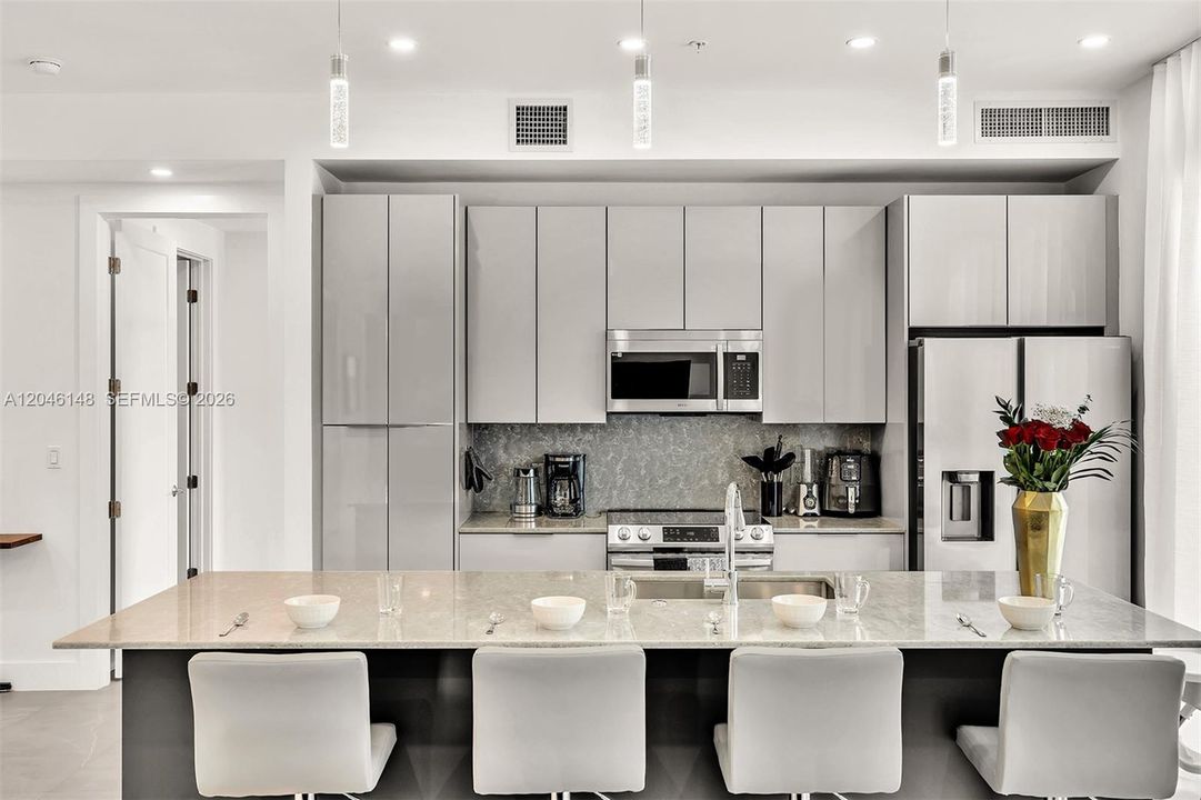 En Renta: $4,950 (3 camas, 3 baños, 1780 Pies cuadrados)