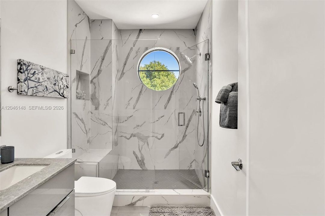 En Renta: $4,950 (3 camas, 3 baños, 1780 Pies cuadrados)