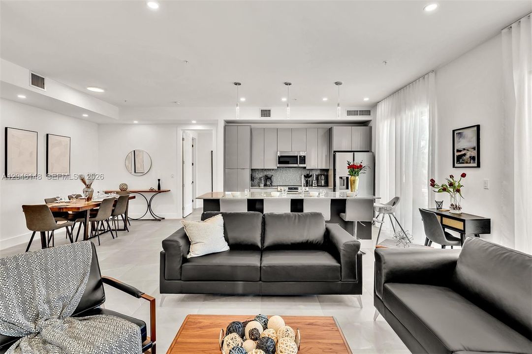 En Renta: $4,950 (3 camas, 3 baños, 1780 Pies cuadrados)