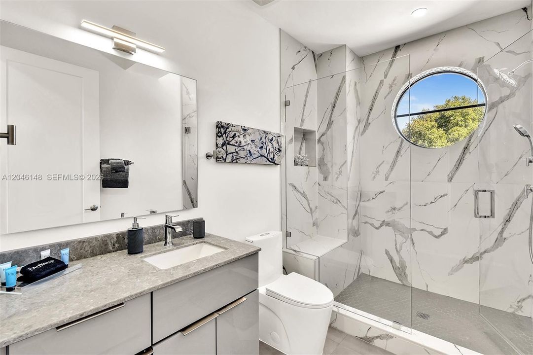 En Renta: $4,950 (3 camas, 3 baños, 1780 Pies cuadrados)