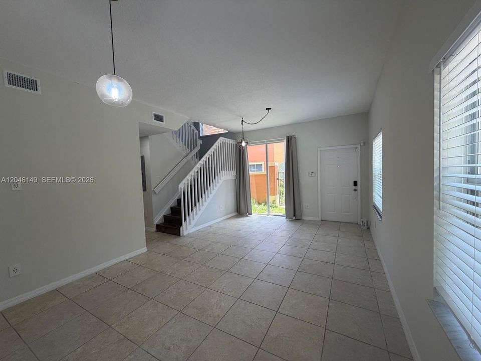 For Rent: $2,750 (3 beds, 2 baths, 1396 Square Feet)