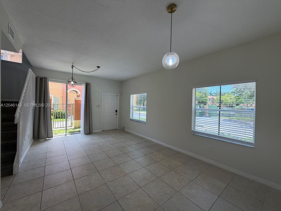 For Rent: $2,750 (3 beds, 2 baths, 1396 Square Feet)