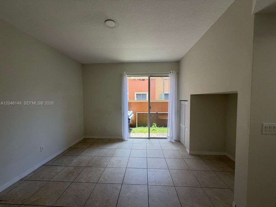 For Rent: $2,750 (3 beds, 2 baths, 1396 Square Feet)