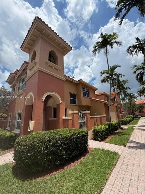 For Rent: $2,750 (3 beds, 2 baths, 1396 Square Feet)