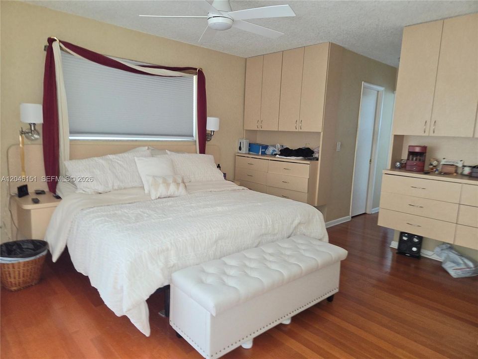 En Venta: $779,000 (4 camas, 2 baños, 2063 Pies cuadrados)