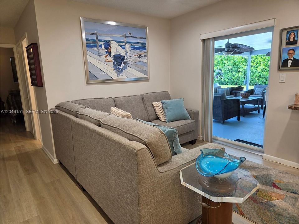 En Venta: $779,000 (4 camas, 2 baños, 2063 Pies cuadrados)