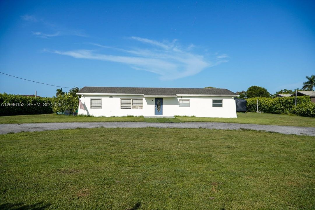 For Sale: $750,000 (3 beds, 2 baths, 1560 Square Feet)
