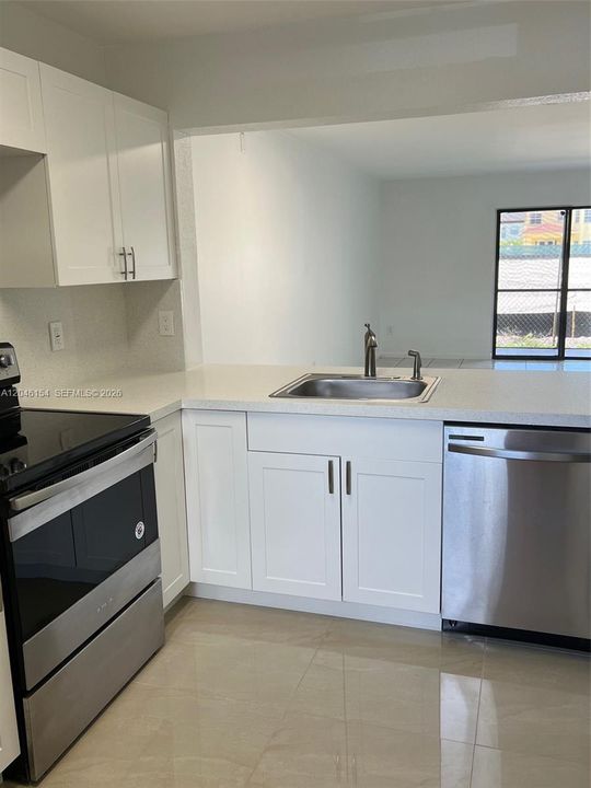 For Rent: $2,400 (3 beds, 2 baths, 1009 Square Feet)