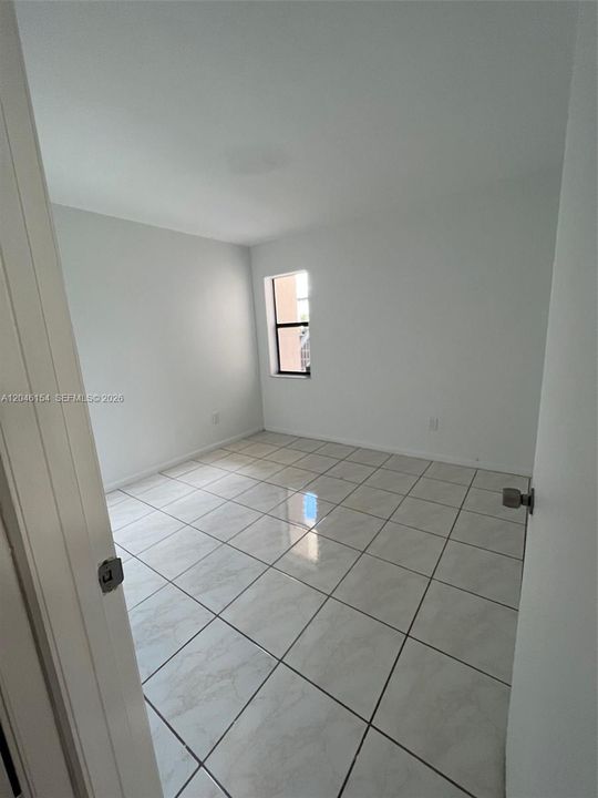 For Rent: $2,400 (3 beds, 2 baths, 1009 Square Feet)