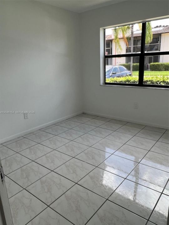 For Rent: $2,400 (3 beds, 2 baths, 1009 Square Feet)
