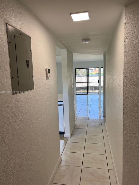 For Rent: $2,400 (3 beds, 2 baths, 1009 Square Feet)