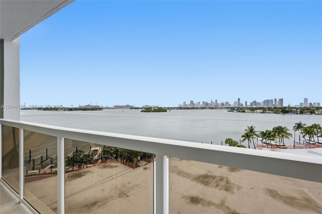 For Sale: $1,575,000 (2 beds, 2 baths, 1440 Square Feet)