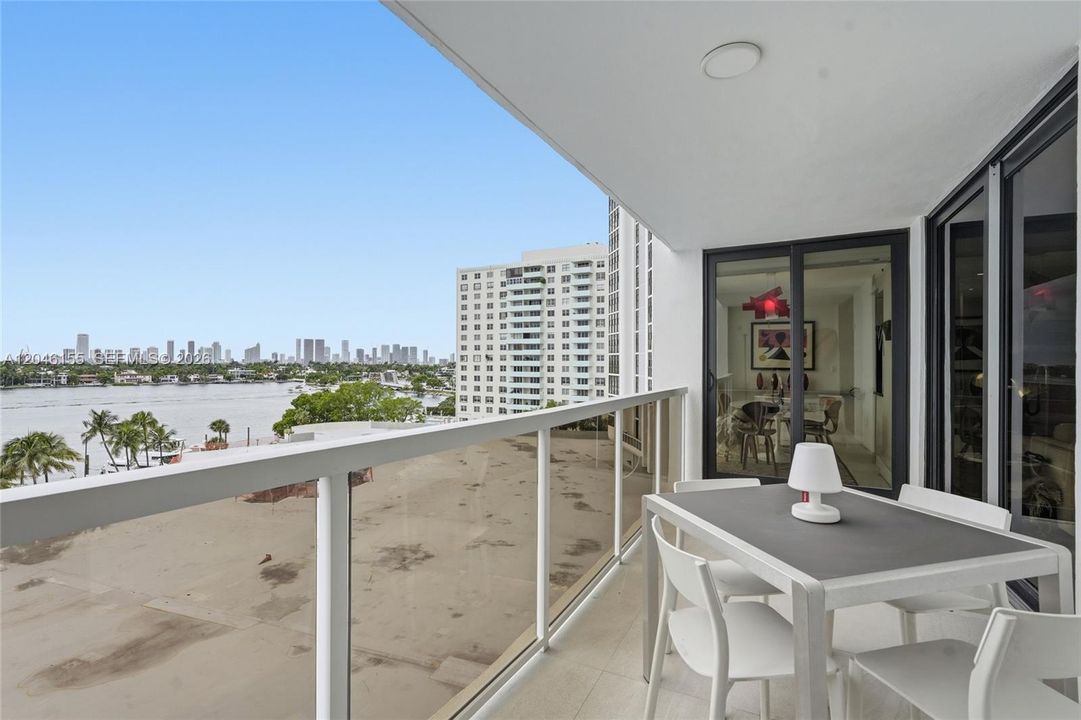 For Sale: $1,575,000 (2 beds, 2 baths, 1440 Square Feet)