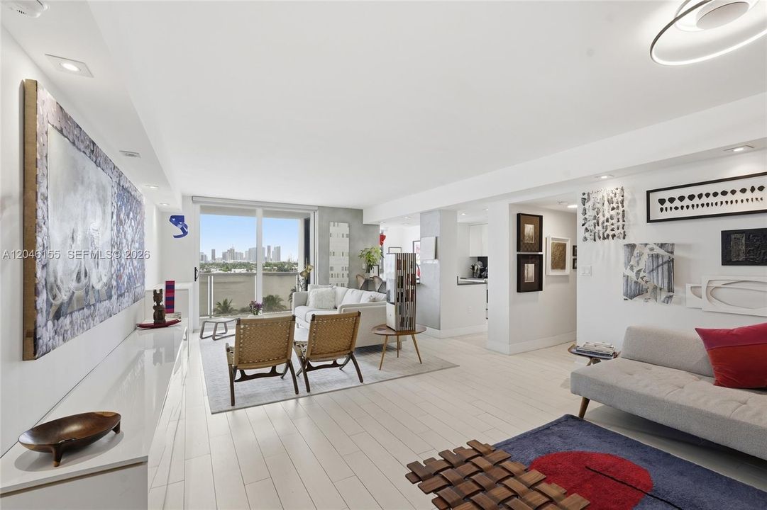 For Sale: $1,575,000 (2 beds, 2 baths, 1440 Square Feet)