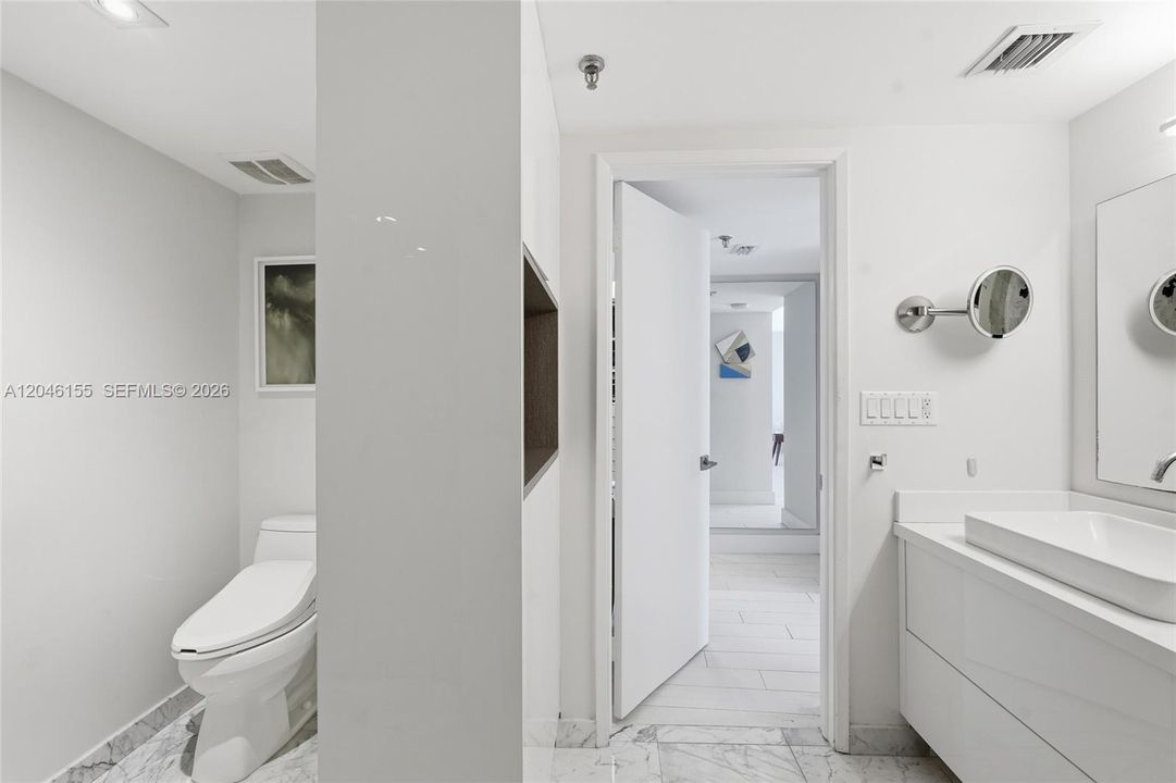 For Sale: $1,575,000 (2 beds, 2 baths, 1440 Square Feet)
