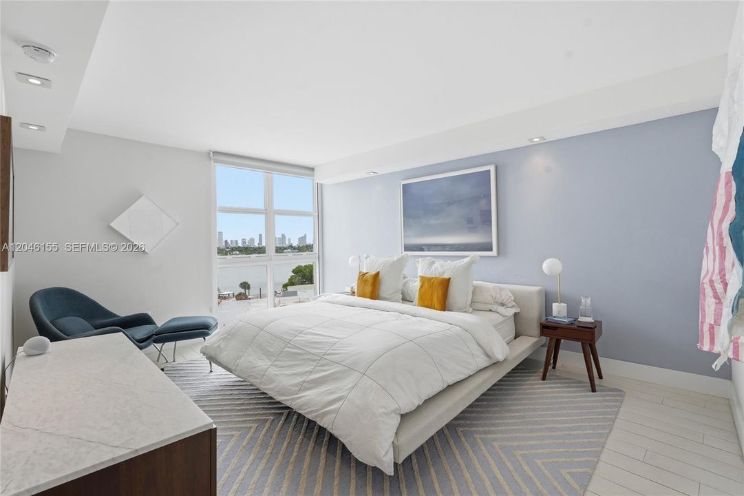 For Sale: $1,575,000 (2 beds, 2 baths, 1440 Square Feet)