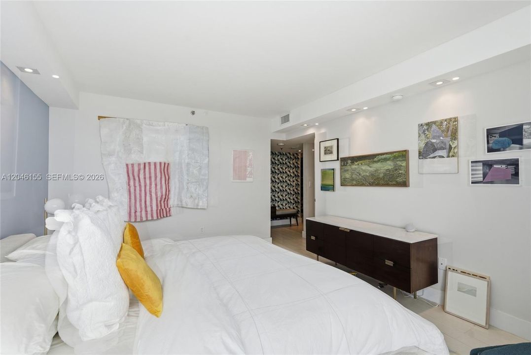 For Sale: $1,575,000 (2 beds, 2 baths, 1440 Square Feet)