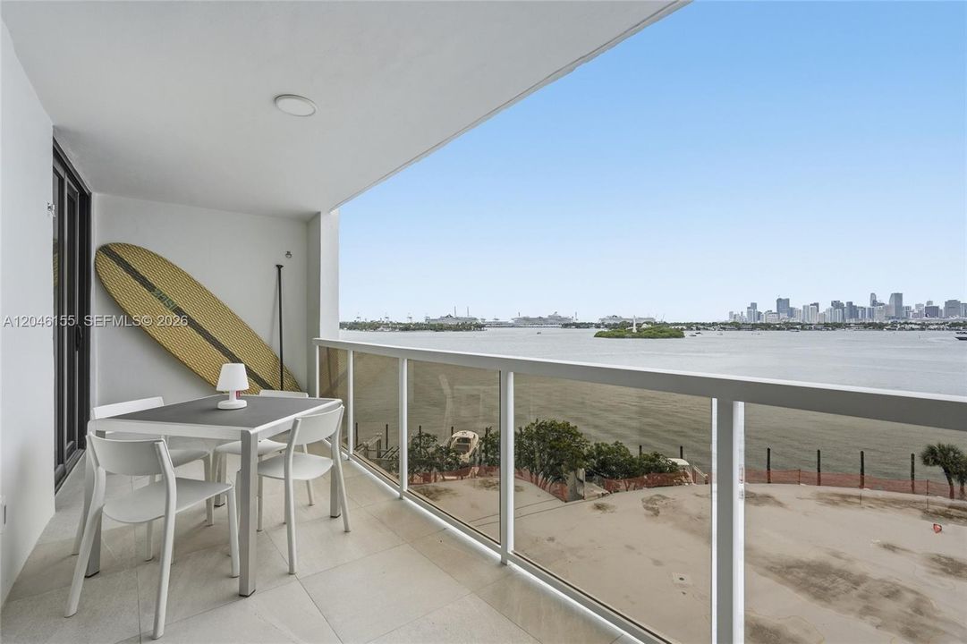 For Sale: $1,575,000 (2 beds, 2 baths, 1440 Square Feet)
