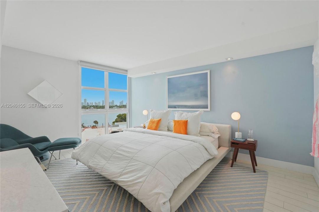 For Sale: $1,575,000 (2 beds, 2 baths, 1440 Square Feet)