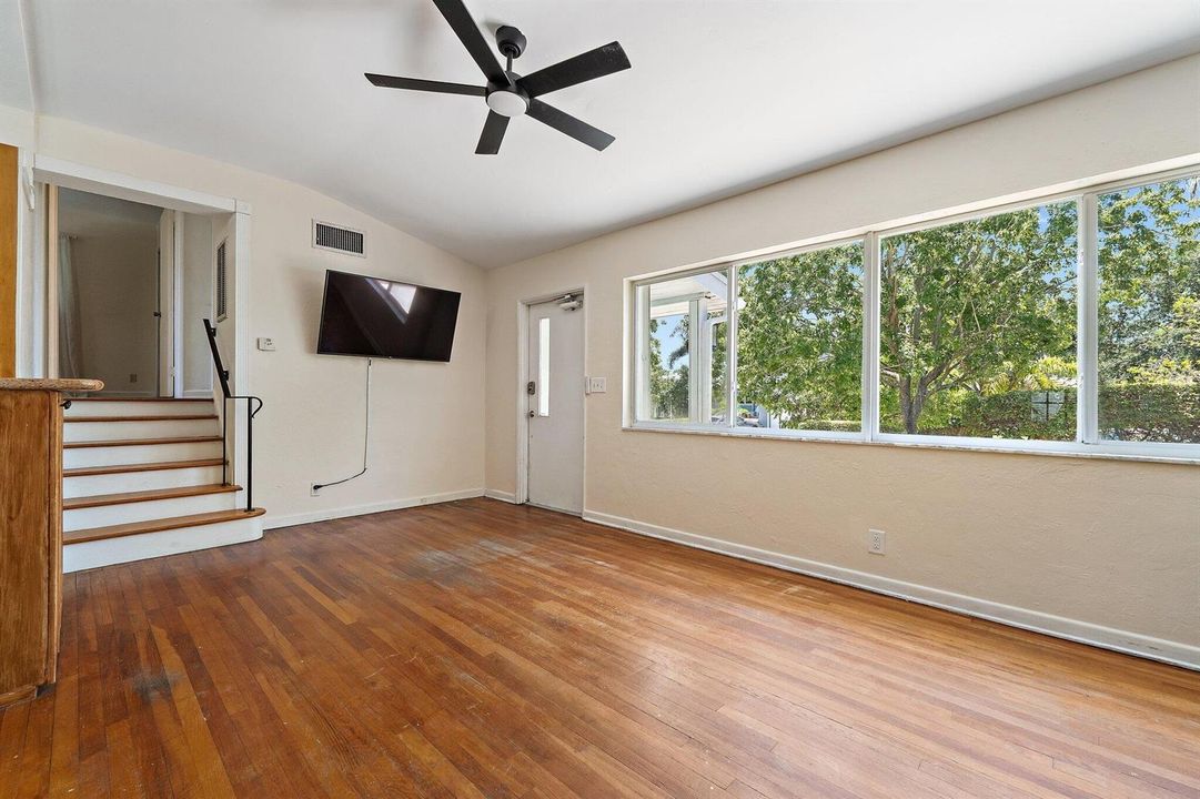 050-1429CrestDr-LakeWorth-SMALL