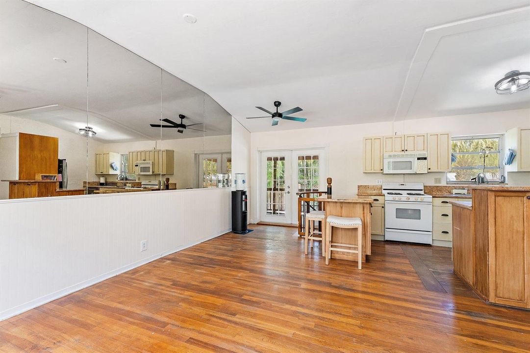 041-1429CrestDr-LakeWorth-SMALL
