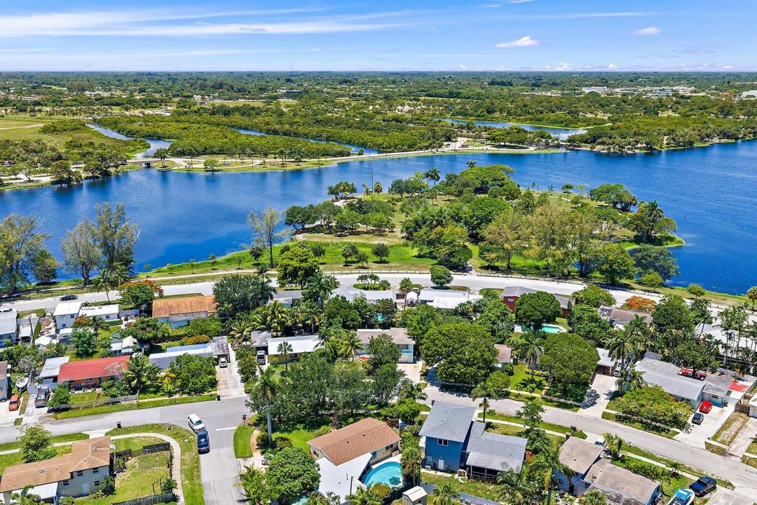 012-1429CrestDr-LakeWorth-SMALL