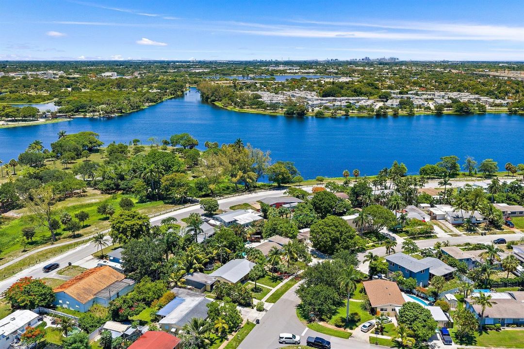 013-1429CrestDr-LakeWorth-SMALL