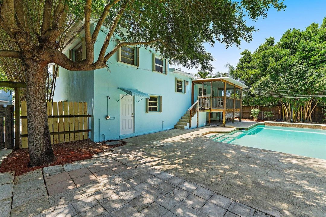 070-1429CrestDr-LakeWorth-SMALL