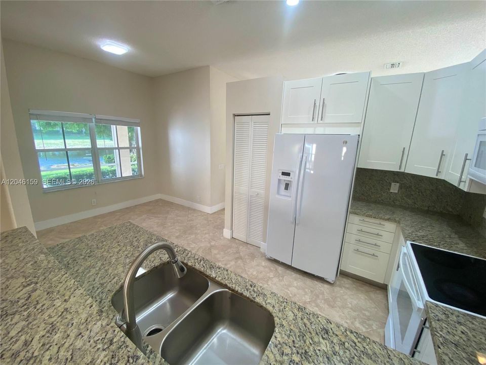 В аренду: $3,980 (3 спален, 2 ванн, 1628 Квадратных фут)